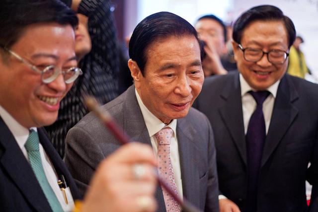 李兆基的儿子，91岁李兆基退休二子接班