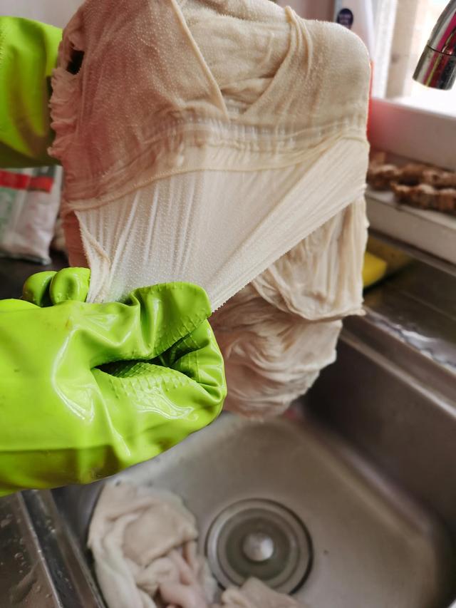 牛肚怎么洗才能干净，牛肚子怎么洗干净（牛肚这样处理，清清爽爽无异味）