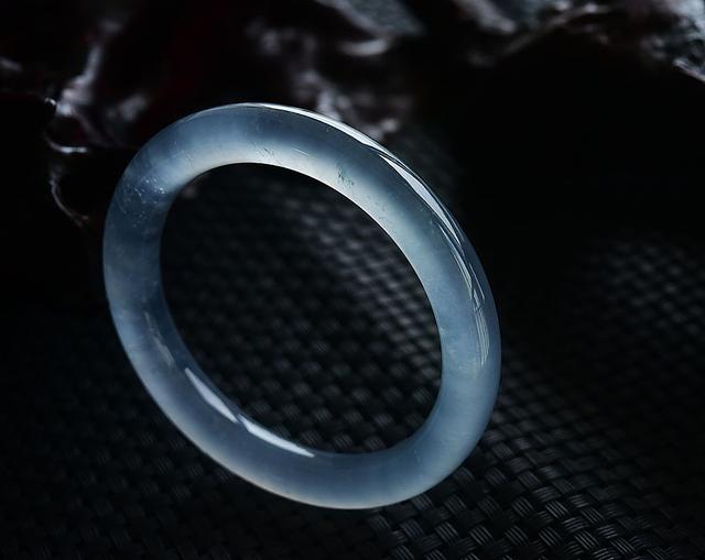 玉分哪几种，玉石里面那种玉最好（戴了这么久翡翠都不知道翡翠的种类有哪些）