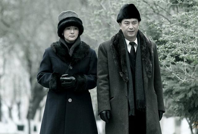 悬崖电视剧剧情简介，《悬崖》周乙的\