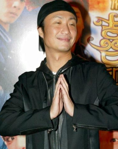 与蔡卓妍相爱4年的郑中基，为何转身娶了名不见经传的余思敏？