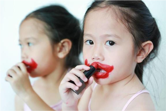 涂口红不沾杯的正确方法，涂口红不沾杯的正确方法视频（口红不沾杯、不掉色）