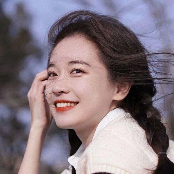 彩色头发妹妹可爱时尚，微信头像，彩色头发妹妹可爱时尚（看完图片我想染个彩虹头）