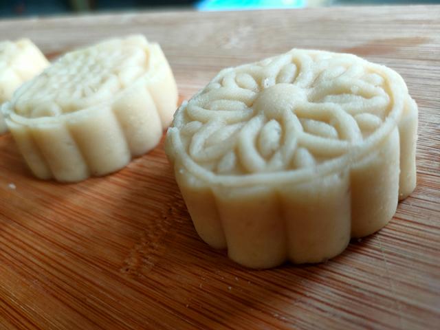 家庭月饼简易做法，农村自制中秋月饼的做法（面点师教你：在家做月饼）