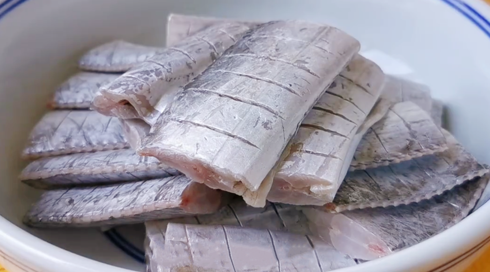 图片[2]-【糖醋带鱼】做法步骤图 不油炸不清蒸 鲜香肉嫩无腥味-起舞食谱网