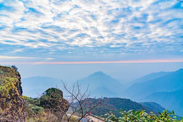 梵净山在哪里呢，梵净山在哪里个省哪个市（北半球最古老的生态乐园）