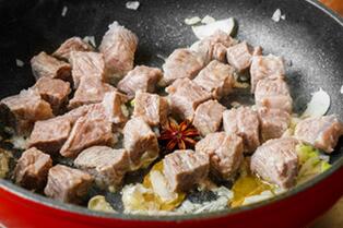 圖片[5]-【番茄土豆牛腩湯】做法步驟圖 湯濃味美 肉軟爛好吃！-起舞食譜網