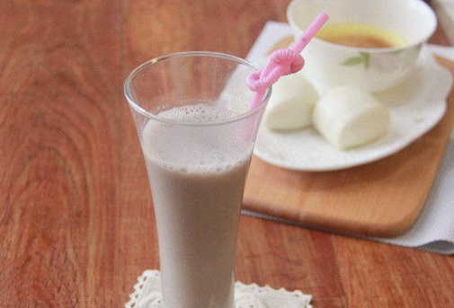 用榨汁机做紫薯豆浆的做法，用榨汁机做紫薯豆浆的做法视频（教大家做不一样的豆浆）