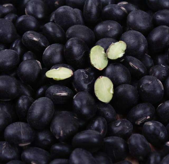 我在种植的豆类叫青仁黑豆，青仁黑豆与黑豆一样吗（买黑豆时，青仁黄仁有啥区别）