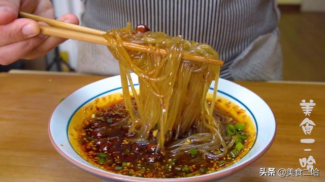 酸辣粉的家常做法，酸辣粉的家常做法简单做法（嗦粉嗦到停不下来）