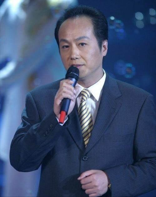 罗京追悼会全部过程，在罗京葬礼上哭到昏厥的妻子