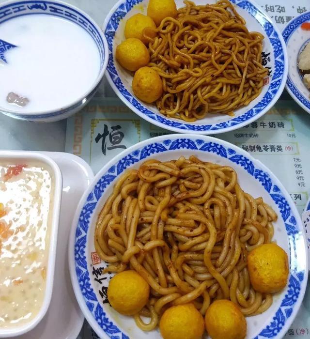 鱼蛋面里面的鱼蛋是什么，鱼蛋是什么样子的（鱼蛋和车仔面简直就是标配）