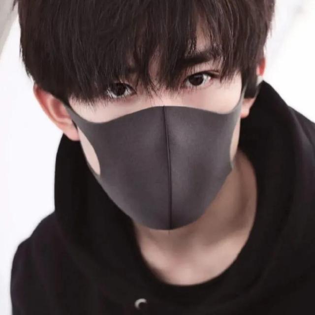 易烊千玺的星座，易烊千玺星座头像微信（收集近期绝绝子的易烊千玺头像）