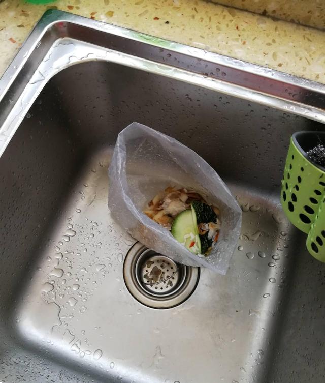 厨房下水道堵塞，厨房下水管道油污太多堵塞怎么办（厨房卫生间下水管堵了不用慌）