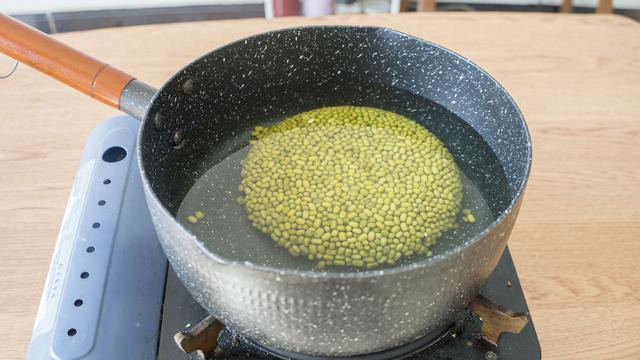 绿豆汤怎么做好吃又浓稠，怎么煮绿豆汤浓稠好喝（原来绿豆汤要这样煮）
