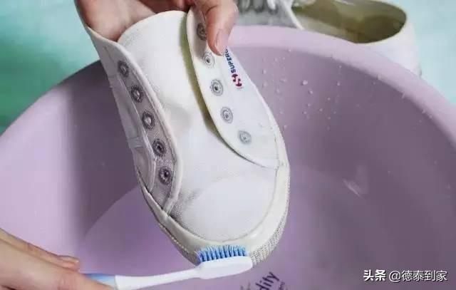 鞋子发黄了用什么方法可以变白，发黄的鞋子能洗白吗（变白技巧通通教给你）