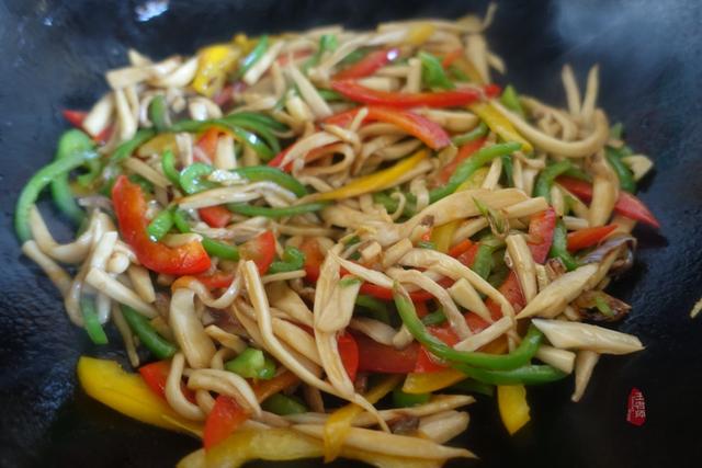 素炒刷把菌的家常做法，炒扫把菌的做法（素炒杏鲍菇虽然是素菜）