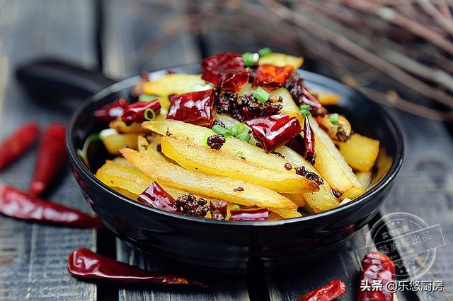 土豆怎么切丁，土豆怎么切丝（天天吃都有新鲜感）