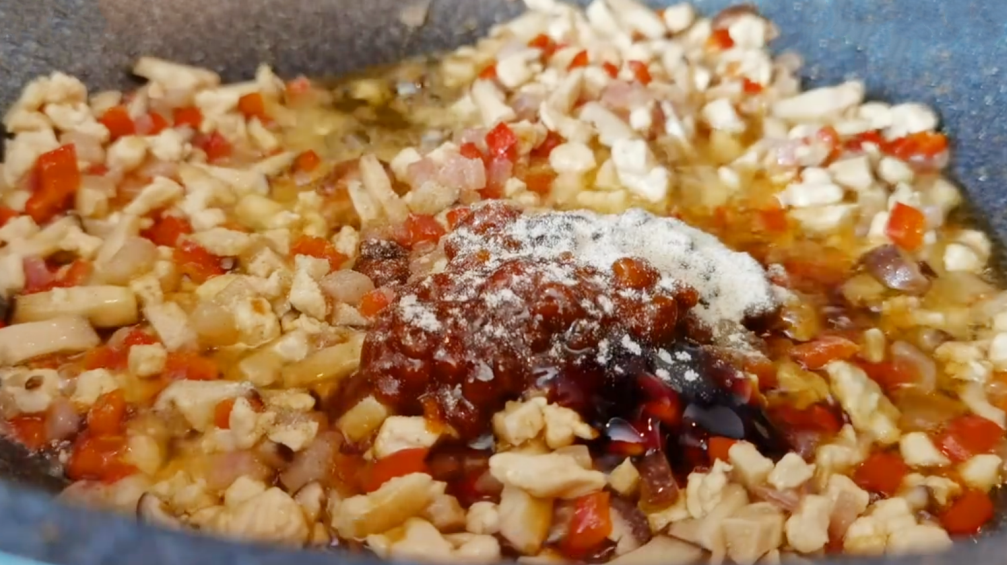 圖片[5]-【醬香黃瓜小魚面】做法步驟圖 簡單又美味 湯汁拌飯也能吃2碗-起舞食譜網