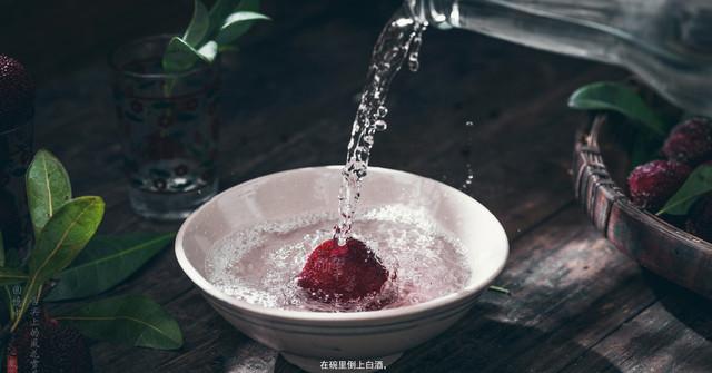 洗水果只用清水可以吗 怎么洗水果干净放心，洗水果只用清水可以吗（原来有这么多种清洗方法）