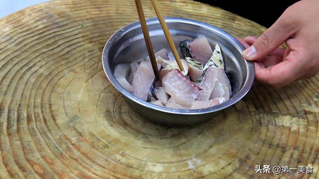 正宗糖醋鱼片的做法，正宗糖醋鱼片的做法视频（厨师长教你做地道的糖醋鱼）