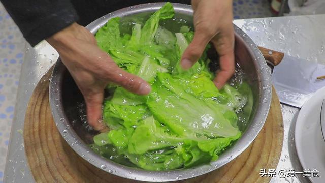 蚝油生菜的做法步骤，蚝油生菜的酱汁怎么调（厨师长2分钟做道蚝油生菜）