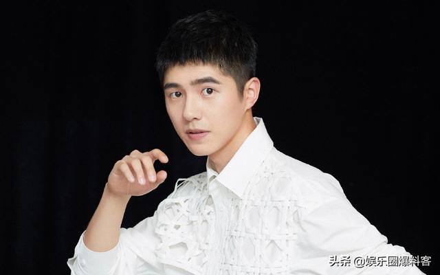 迪士尼公主简笔画，江孑 可爱迪士尼公主手绘卡通简笔画头像 via：奶盖小社微信（肖战、赵露思、李易峰、朱一龙、刘昊然、毛不易）