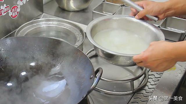 怎么做肉丸子，莲藕和肉怎么做肉丸子（劲道爽滑美味鲜）