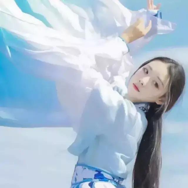 小清新：曲终人散皆是梦，繁华落尽一场空。，曲终人散梦一场微信（[诗意网名古风头像]叶落聚中人散）