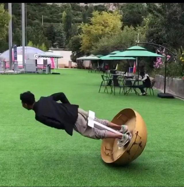 搞笑魔术天外飞仙，“天外飞仙”大唐不倒翁走红