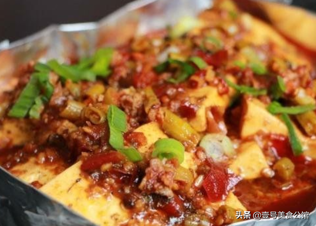 锡纸豆腐的做法，锡纸干豆腐怎么做的（美味的鲜辣锡纸烤豆腐）