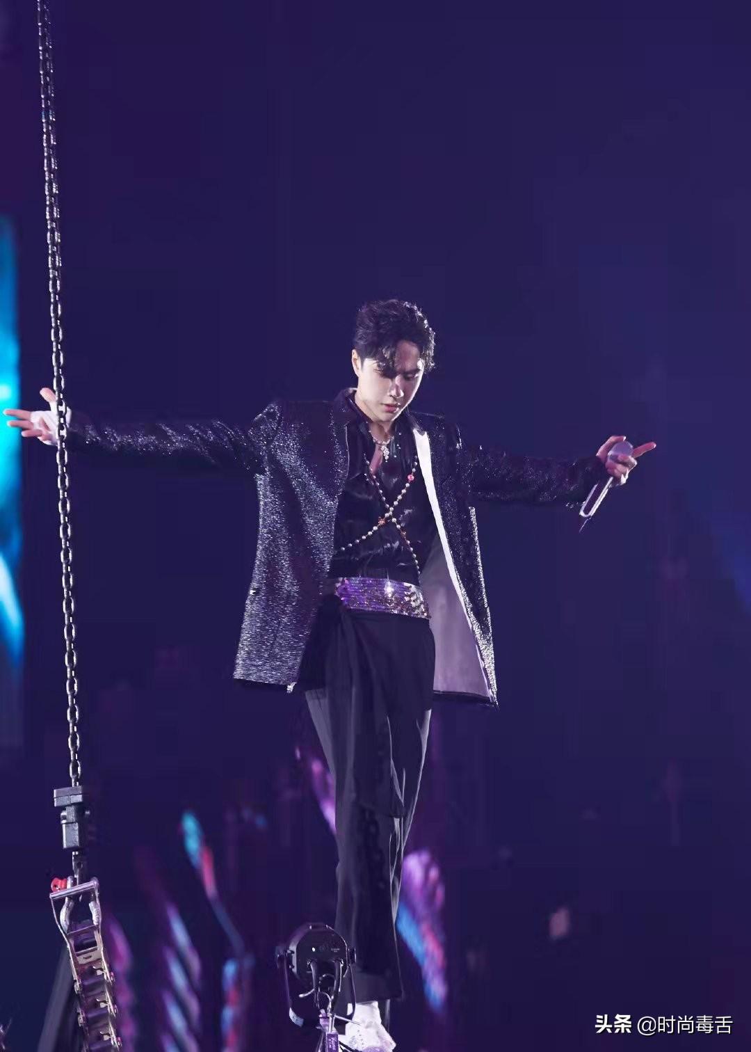 香奈儿有男装吗，香奈儿有男装吗?商标是什么样的（男生穿CHANEL居然这么好看）