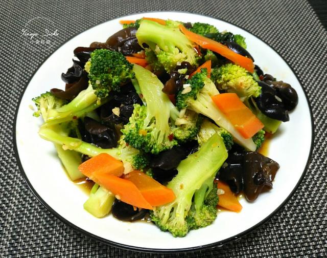 晚餐适合吃什么，晚饭适合吃什么（7道菜适合晚餐吃）