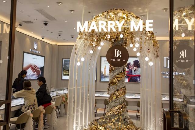 一生只能定制一枚的钻戒品牌，什么钻戒一生只能定制一枚（“一生只送一枚”的DR钻戒翻车）