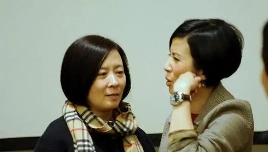 周星驰的老婆叫什么，他是周星驰电影的小人物（谁是周星驰的老婆）