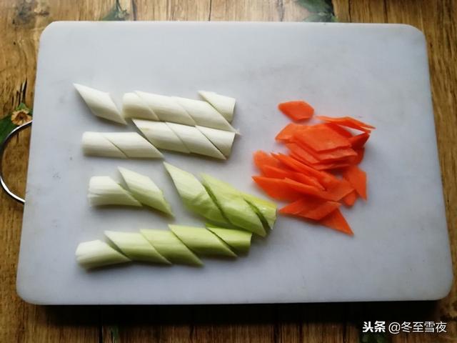 猪腰子怎么切腰花，怎么切猪腰花和做腰花汤（味道不输餐馆大厨）