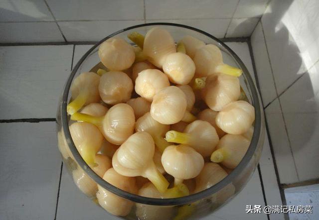 腌蒜的做法最正宗的做法，正宗白糖蒜的腌制方法（奶奶用了30多年腌糖蒜的配方）
