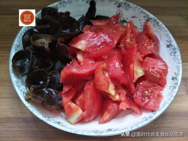 西红柿打卤面的做法，百吃不厌的西红柿打卤面