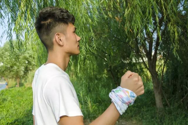 无缝头巾的10种戴法，用毛巾做头巾的戴法（百变魔术头巾的使用方法）