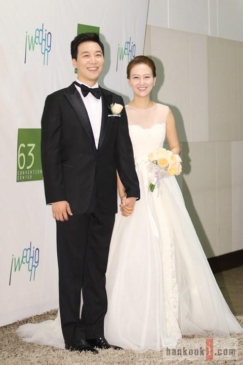 初恋张润贞歌词，喜欢你原唱黄家驹（娱乐圈中光彩照人的明星们和他们身后贪得无厌的家人们）