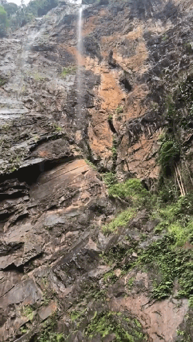 正常人憋气多久会死亡，憋气多长时间会死（华裔男子瀑布下打坐水中练憋气）