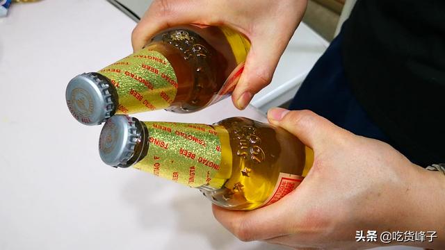 打火机怎么开啤酒瓶盖，如何开啤酒瓶盖（只要找对瓶盖上的小机关）