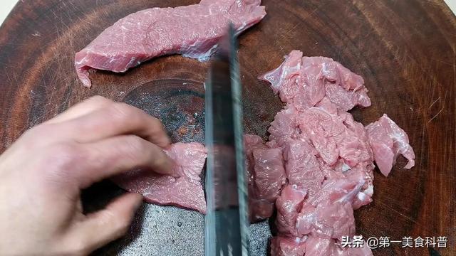 牛肉馅水饺怎么调馅好吃，牛肉饺子的馅怎么调才好吃（这才是牛肉馅饺子最经典做法）