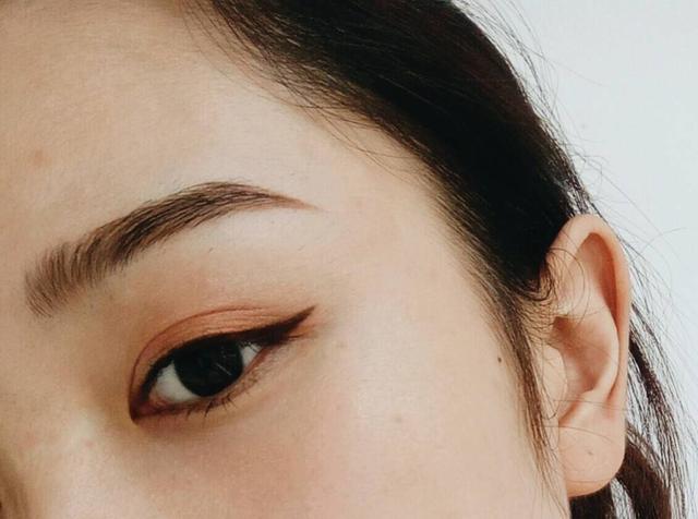 眼线笔怎么削，眼线笔怎么画初学者（眼线画对，眼睛放大2倍）