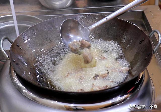 怎样做糖醋排骨，糖醋排骨怎么做（糖醋排骨这样做味道真是绝了）