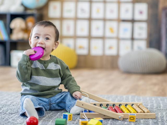 婴幼儿益智的玩具有哪些，婴幼儿益智的玩具有哪些种类（收好这份玩具清单）