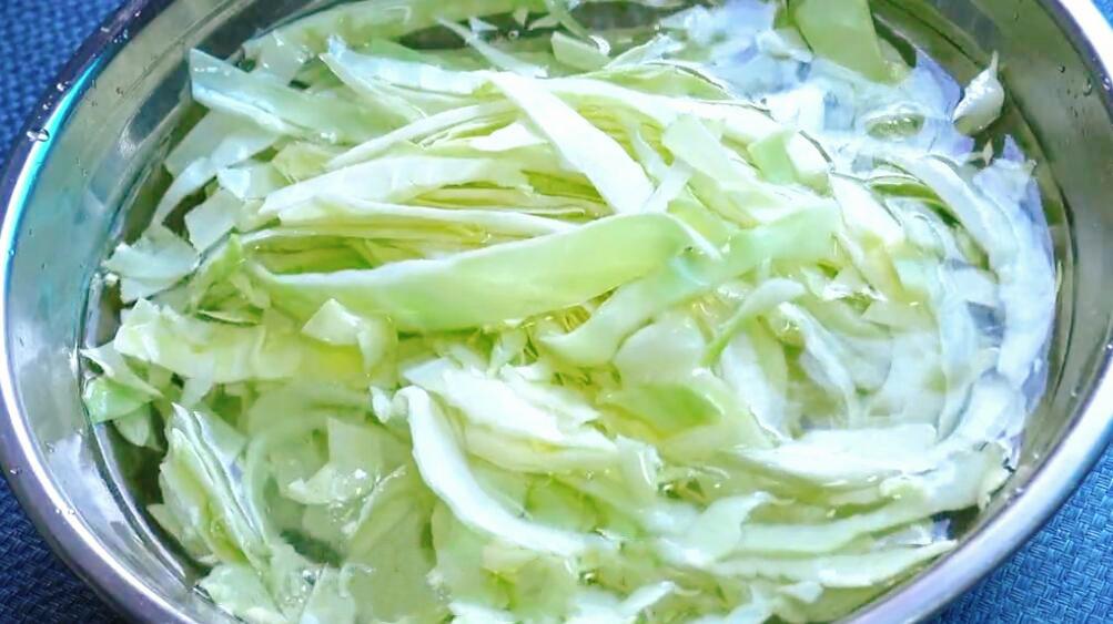 图片[2]-【包菜炒粉条】做法步骤图 难怪以前炒粉条老粘锅 技巧全在这-起舞食谱网