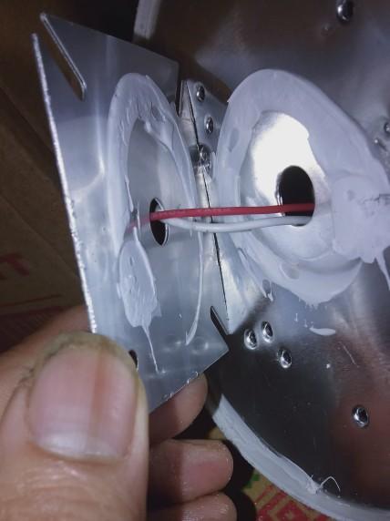 led灯珠一个多少伏（45瓦LED灯的内部构造）