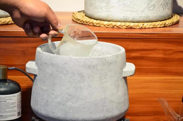 墨脱石锅如何鉴别，墨脱石锅好在哪里（科学检测鉴别墨脱石锅真假。权威《皂石微量元素检测报告》来了）