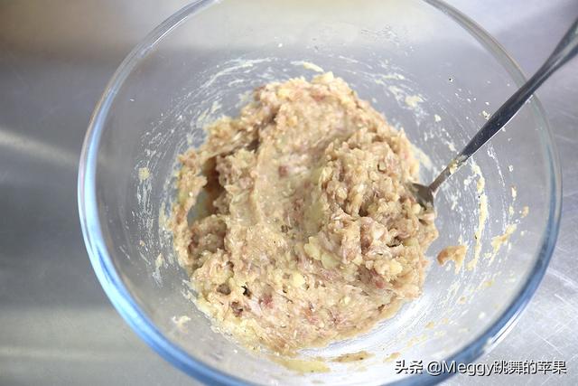 家常牛肉饼怎么做，家常牛肉饼怎么做视频（牛肉土豆别再傻傻红烧了）